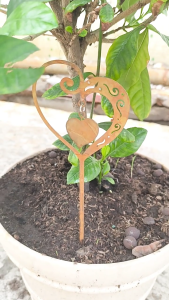 Antique Finish Heart Garden Decorative Ground Stake Metal Yard Stakes Rust Resistant for Outdoor Indoor Decoration