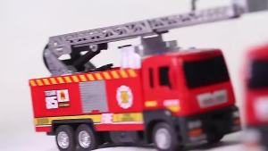 GEEBON Fire Truck Toy Spray Water Truck Rescue Simulation Sprinkler Engineering Car Firefighter Toy