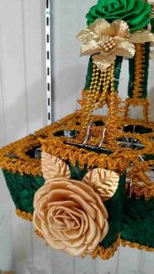 Keranjang Minum Set Dengan Kotak Tisu Bunga Warna Hijau Gold