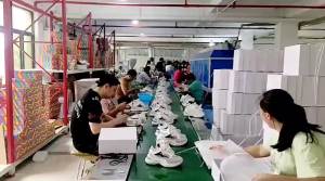 7Li2024 New Pointed High Heels Womens French Style Gold Velvet Beaded Wedding Shoes Wine Red R Stiletto Heel Banquet Wholesale