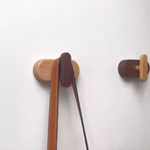 QBHDIA ง่ายๆ ตะขอติดผนัง ทันสมัยและทันสมัย ทำจากไม้ ตะขอแขวนเสื้อผ้า ของตกแต่งห้องน้ำ ไม่มีการเจาะ ชั้นเก็บของชั้น กุญแจที่สำคัญ