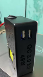 Sạc dự phòng 2 cổng sạc nhanh kiêm sạc gắn xe máy ngõ ra nguồn 12V 3A đèn pin chiếu sáng 24h nguồn dự phòng Wifi
