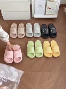 รองเท้าแตะฤดูร้อนสไตล์คู่รักใหม่ อาบน้ำกันลื่น พื้นหนา พื้นนุ่มมาก แฟชั่