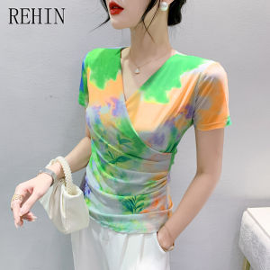 REHIN เสื้อยืดแขนสั้นคอวีไขว้พิมพ์ลายผ้าตาข่าย แฟชั่น ทรงเข้ารูป มีจีบ ขนาด S-3XL สำหรับผู้หญิง