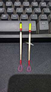 Pelampung kukumbul kayu merak ujung bulat bandung 8 CM dengan bahan pilihan sensifitas dan responsif yang tinggi sangat cocok untuk mancing pelampungan ikan lomba harian galapung kilo gebrus