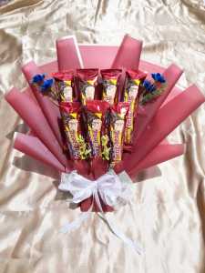[PO] Buket Beng Beng dan Coklat Silverqueen / Buket Makanan / Buket Snack / Buket Wisuda / Buket Valentine Enak