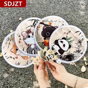 [COD] SDJZT พัดลมพับได้ลายการ์ตูนแบบพกพาพัดลมมือถือพับได้สุดสร้างสรรค์สำหรับฤดูร้อนพัดลมมือบินดิสก์กระเป๋าผ้าของขวัญสำหรับเด็ก