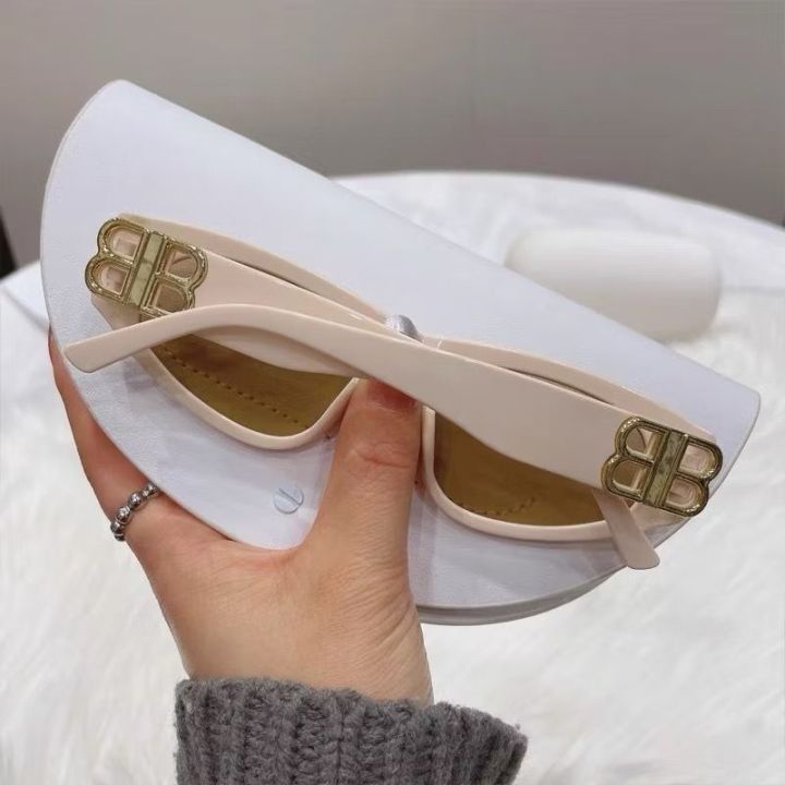 WE%20Kacamata%20Hitam%20Wanita%20Double%20B%20Logo%20Anti%20Uv%20Fashion%20Retro%20Vintage%20Frame%20Persegi%20Minimalis%20Kekinian%20K55%20-%20Image%207