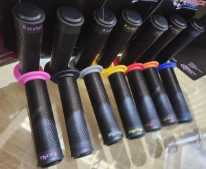 HANDGRIP Hand Grip Bulu Handfat Model KITACO Bulu Universal Buat Semua Motor / Handgrip Empuk Nyaman / Hand grip Motor Lembut