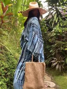 Áo cardigan in họa tiết phong cách châu Âu và Mỹ mới áo khoác đi biển rộng rãi chống nắng áo khoác ngoài bikini.