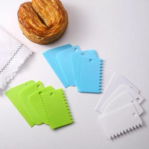 Dough Cutter Pengikis Kek Plastic Cream Scrapper Icing Foundant Cake Irregular Teeth & Shape For Baking Pastry