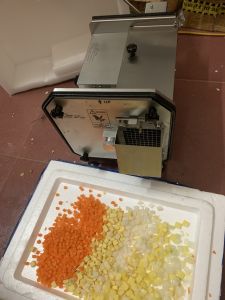 Máy thái hạt lựu củ quả cà rốt hành tây su hào ... có 4 cỡ dao trong máy