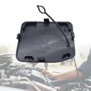 Rear Bumper Tow Hook Tow Hook Eye Trim Trailer Cover Cap Plug Suitable For Qashqai 2014-2017 85071-4EA0A Car Accessories