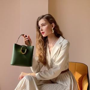 Túi xô da thật cao cấp mẫu mới Xuân Hè thời trang dễ phối đồ dung tích lớn dùng đi làm có thể xách tay đeo vai hoặc đeo chéo cho nữ.