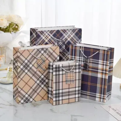 12pcs/1pack new style gift bag fashionable holiday birthday gift bag thickened (color mixed)