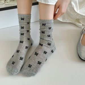 💥DONOTTAGES💥【จัดส่งจากกรุงเทพ!】ถุงเท้ากองสไตล์บัลเล่ต์สไตล์มิวของผู้หญิงถุงเท้าผู้หญิงโบว์ลายจุด JK จับคู่กับรองเท้าแมรี่เจนนุ่มและเป็นมิตรกับผิวน่ารักทันสมัยและหลากหลายสีขาวสีเทา