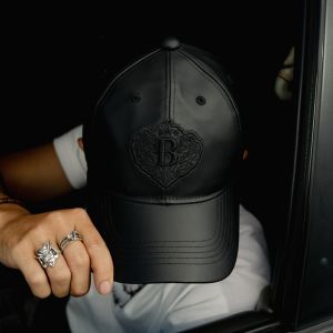 BOZRVK Topi Baseball Kulit Sintetis Pria Hitam - Desain Elegan & Simple Adjustable Logo Bordir Cocok untuk Streetwear dan Casual