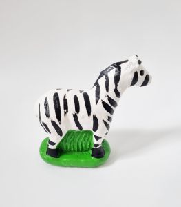 รูปปั้น ตุ๊กตา ปูนปั้น ม้าลาย บนฐานสีเขียว สัตว์ ประดับบ้าน แต่งสวน ม้าลายไหว้แก้บน ไหว้ศาล ขนาดเล็ก สูง 10 cm