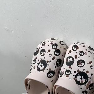 WomenS Fashionable Ins-Style Clogs Non-Slip Cute Thick-Soled Summer Beach Outdoor Wear Nurse Couple Sandals
