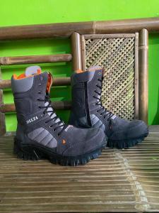 Sepatu safety boots Pria delta premium 10 inchi Agls ujung besi resleting pinggir cod