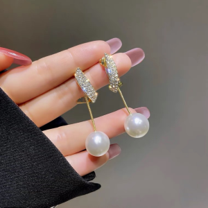 Elegant Metal Korean Pearl Earring for Woman 2022 New Luxury Wedding Party Girls Unusual Earrings Fashion Jewelry