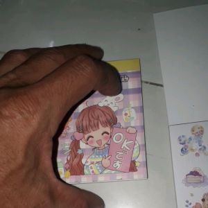 Một cuốn có 24 tờ dán sticker kích thước 6.5x8.5cm có nhiều mẫu rất đẹp