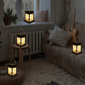 SWEET ไม่ซึมน้ำ โคมไฟแขวนพลังงานแสงอาทิตย์ เรืองแสง แขวน ไฟ LED แบบลม ย้อนยุค บรรยากาศ โคมไฟเทียนจำลอง กลางแจ้ง