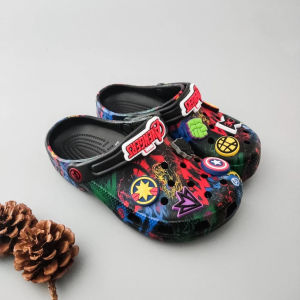 Giày sục crocs chuẩn xịn chống hôi chân nhựa tế bào êm mềm dẻo bền đi mưa lội nước đi biển hình Avengers cho bé trai