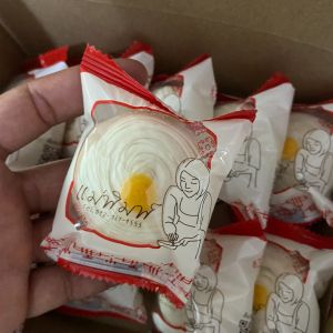 [ 8 ชิ้น / กล่อง ] ขนมเปี๊ยะแม่พิมพ์ ถั่วไข่เค็ม