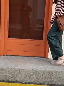 G72025 New Mens Summer Clogs with Soft Cushioning and Closed Toe Design EVA Thick Sole Home Non-Slip Couple Sandals for Women 7/7