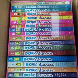 New Female version of the little kid’s diary gift box version Dork Diaries (18 volumes) Girl’s story