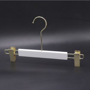 Money comes ไม้แขวนเสื้อ พร้อมตะขอสีทอง ไม้เนื้อแข็งสีขาวและไม้หนีบกางเกง  15cm(3ชิ้น/6ชิ้น)