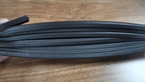 แถบปิดผนึกหน้าต่างบานเปิดกันเสียง 2 ม. แถบปิดผนึกแบบมีกาวในตัวสำหรับหน้าต่าง ฉนวนกันเสียง กันลม กันฝุ่น แถบปิดผนึกกันแมลง ทนทาน.