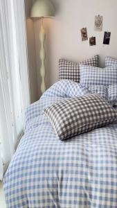 ชุดผ้านวมลายตาราง Milk Smile หนาและอบอุ่น ใช้ได้สองทาง ขนาดใหญ่ 2024x180 220x200 220x240 ใหม่ 230