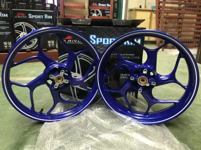 (Crazy Sales !!!) Rapido Yamaha LC 135 ES / 5 Speed Sport Rim Model # VS02