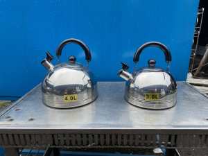 WHISTLING KETTLE PURE STAINLESS
