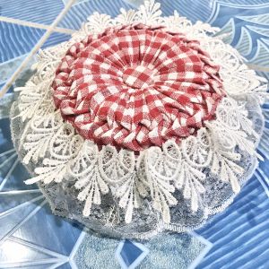 หมอนฟักทองแต่งลูกไม้ ขนาด 6 นิ้ว ลายตาราง งานฝีมือเย็บอย่างมีคุณภาพ