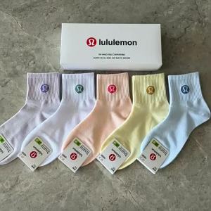 alo Womens mid-length boxed sports socks letter-printed college-style trendy high-tube socks