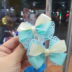 Set 2 cột tóc nơ ruy băng điệu đà cho bé Cột tóc nơ xinh phối ren cho bé gái