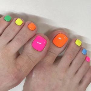 Press on Toenails Square Glossy French Tips Fake Toe Nail with Design Acrylic Artificial False Toenails Glues on Toenail