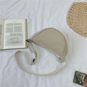 กระเป๋าเป้พาดลำตัว กระเป๋าสะาพยข้างแฟชั่น ผ้าไนลอนสวยงามสุดเก๋ ทรงแมสเซ็นเจอร์ -- V1