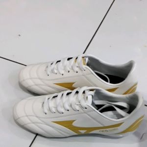 Sepatu Bola Dewasa Mizuno: Sepatu Sepak Bola Pria Berkualitas