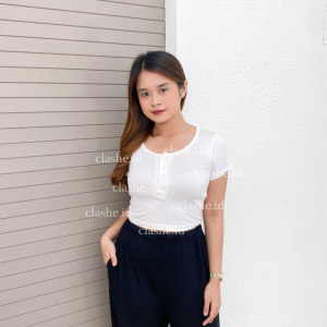 Thea Crop Top Wanita Spandex - Atasan Kaos Kancing Depan Simple OOTD by Clashe
