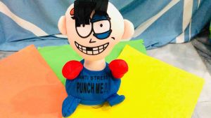 ตุ๊กตาของเล่น Anti stress punch me คลายเครียดตบแล้วมีเสียงร้อง