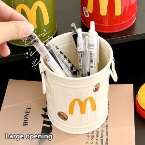 KUNOISE จัดระเบียบโต๊ะการ์ตูนน่ารักสำหรับนักเรียนและสำนักงาน ที่ใส่ปากกาการ์ตูน 1 ชิ้น ที่เก็บของเรียบง่าย สําหรับจัดเก็บในสํานักงาน ที่เก็บโต๊ะ ที่เก็บข้อมูลที่บ้าน (สติ๊กเกอร์ตัวอักษรแบบสุ่ม)