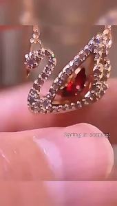 AE High-end Swarovski swan necklace for women gradient black and white swan with a beating heart element crystal collarbone chain from manufacturer