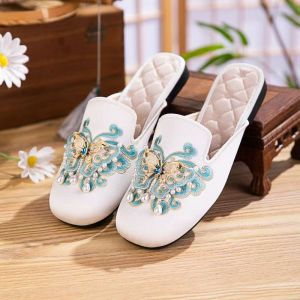 ZEEMIN Womans Summer New Baotou Embroidered slippers Flat Sole Non Slip String Bead Retro Round Toe Outdoor Half Slipper Hanfu Slipper