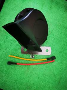 แตร BSEOCH แท้100% แตรหอยโข่ง เสียงรถเบนซ์ 115db รุ่น BS-138-02 สีดำ 12V