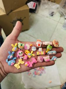 Charm dán mũ bảo hiểmSticker 3D dán trang trí mũly cốc ốp điện thoại...