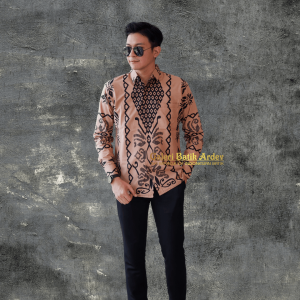Galeri Batik Ardev - Wajik Mocca Kemeja Batik Pria Slim Fit Lengan Pendek Atasan Batik Warna Mocca